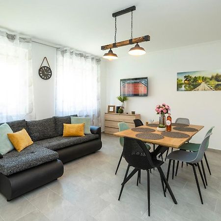 Appartamento Zsendulo Apartman Eger Esterno foto