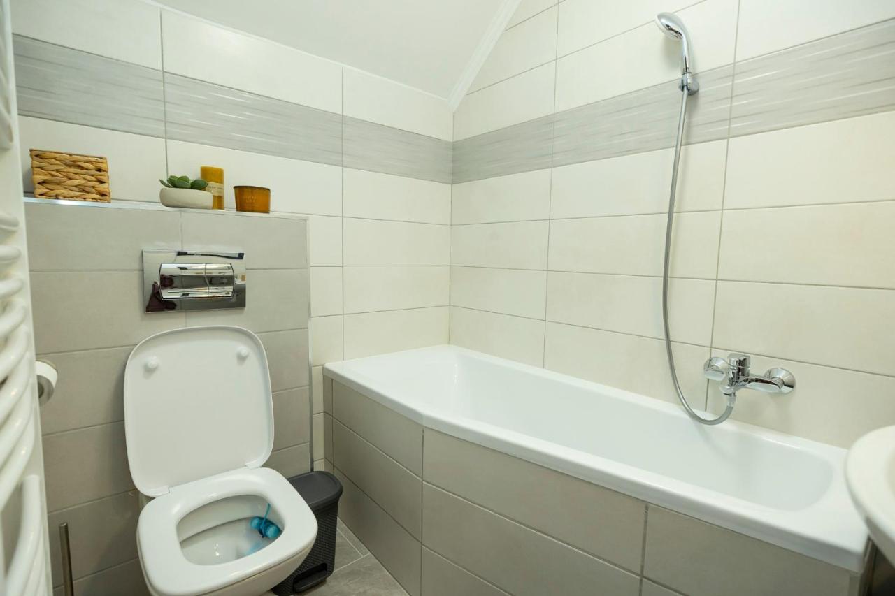 Appartamento Zsendulo Apartman Eger Esterno foto