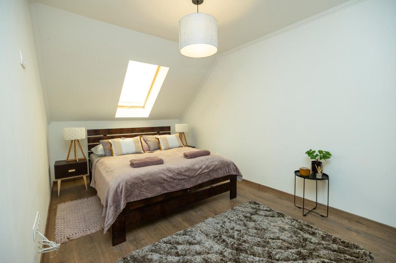 Appartamento Zsendulo Apartman Eger Esterno foto