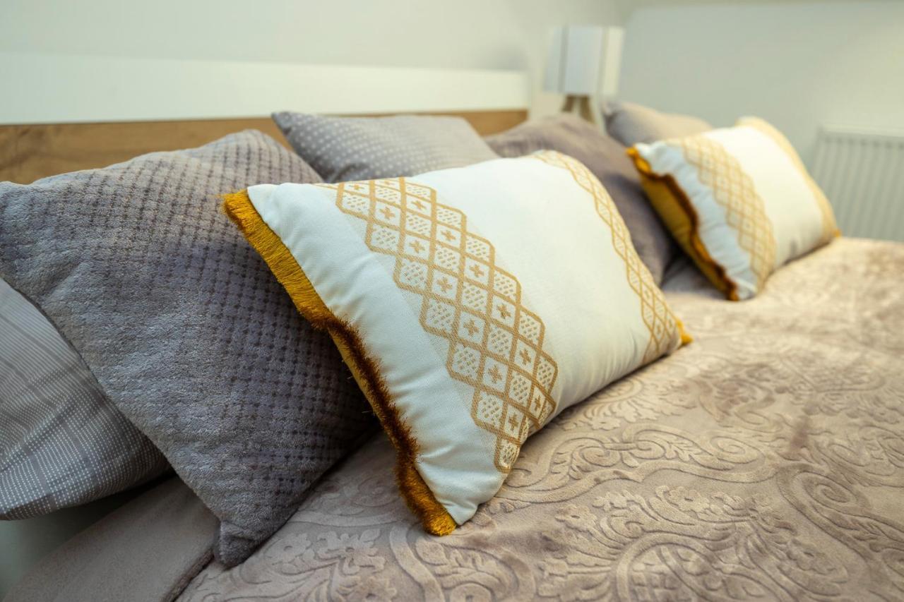 Appartamento Zsendulo Apartman Eger Esterno foto